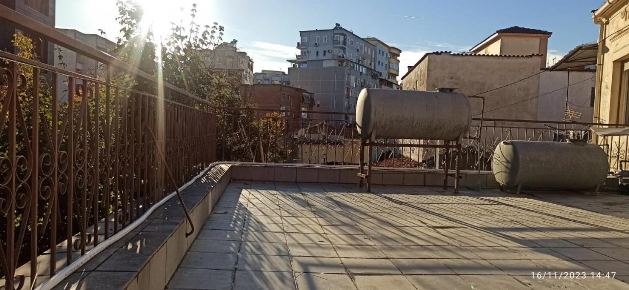 Royal Hostel Tiranë Ngoại thất bức ảnh