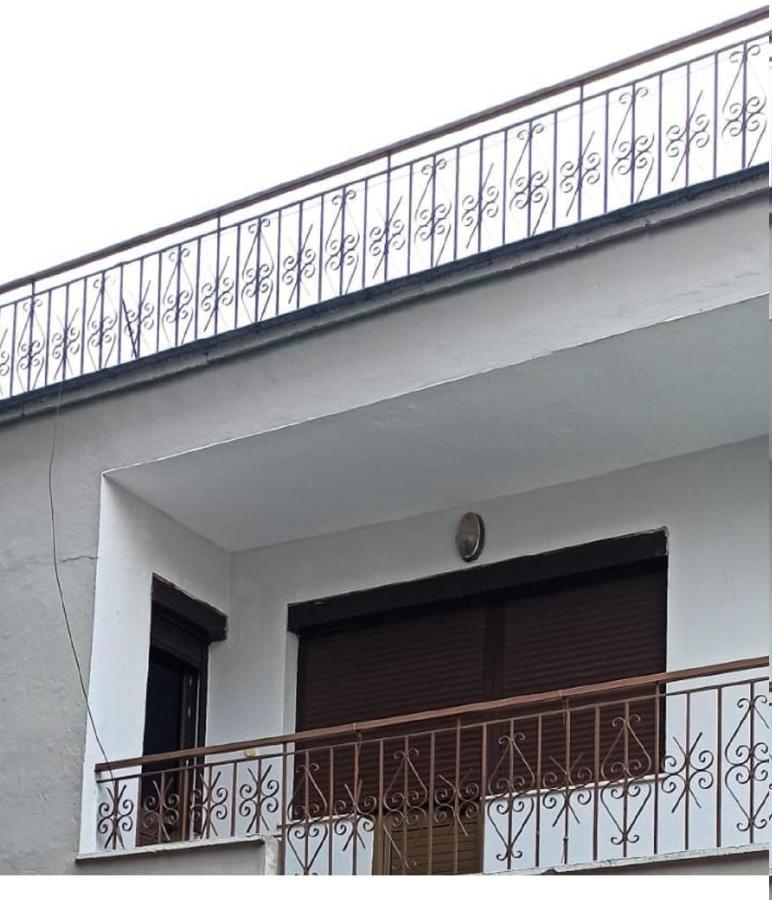 Royal Hostel Tiranë Ngoại thất bức ảnh