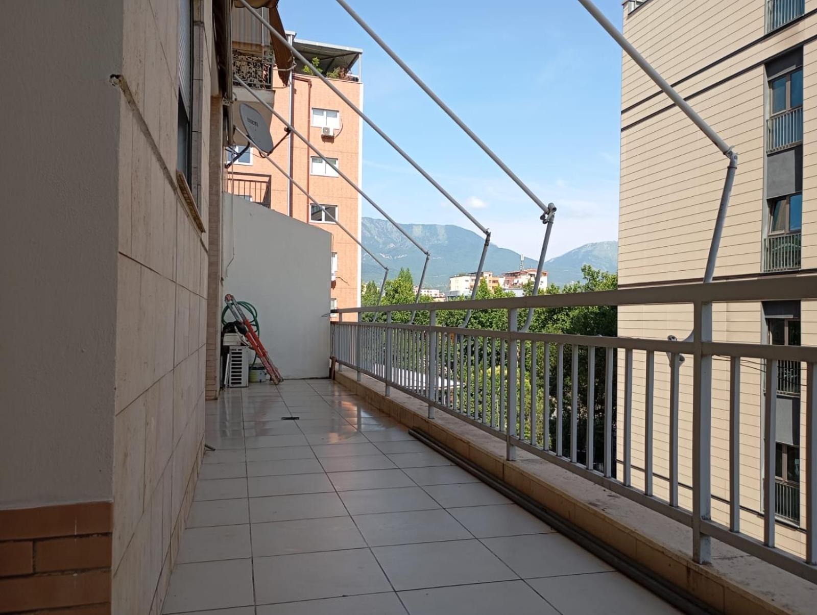 Royal Hostel Tiranë Ngoại thất bức ảnh