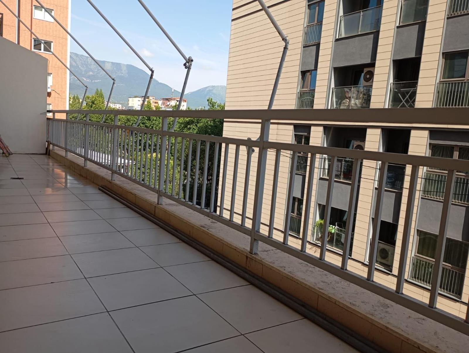 Royal Hostel Tiranë Ngoại thất bức ảnh