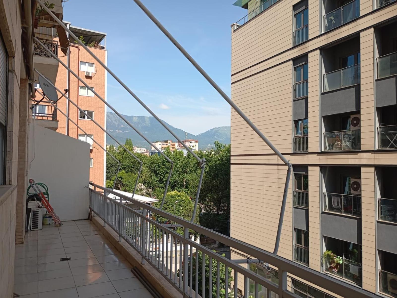 Royal Hostel Tiranë Ngoại thất bức ảnh